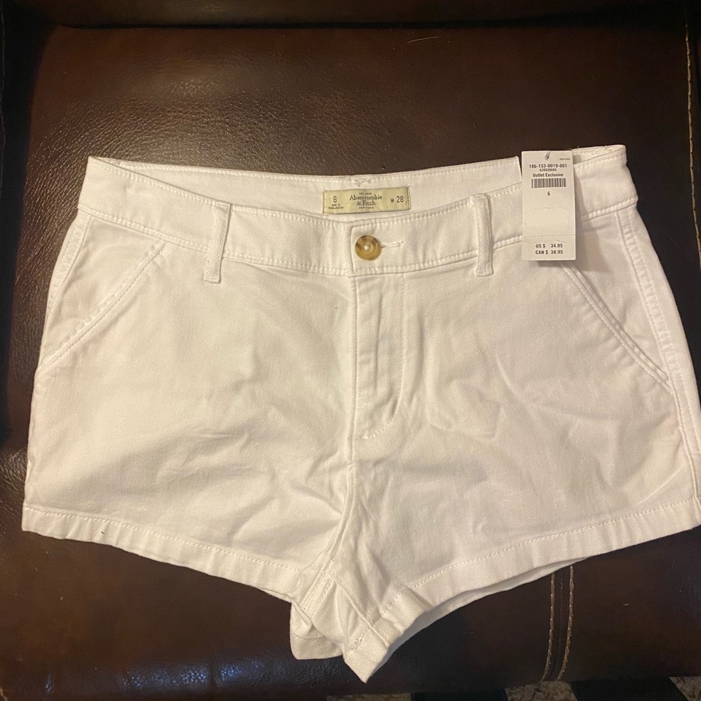 NWT ✨Abercrombie & Fitch✨ Ladies shorts, size 6; 1-white/1-camo.